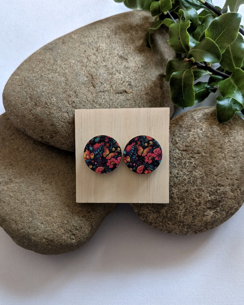 Floral earring with butterfly