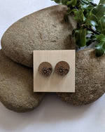 Load image into Gallery viewer, Etched daisy earrings
