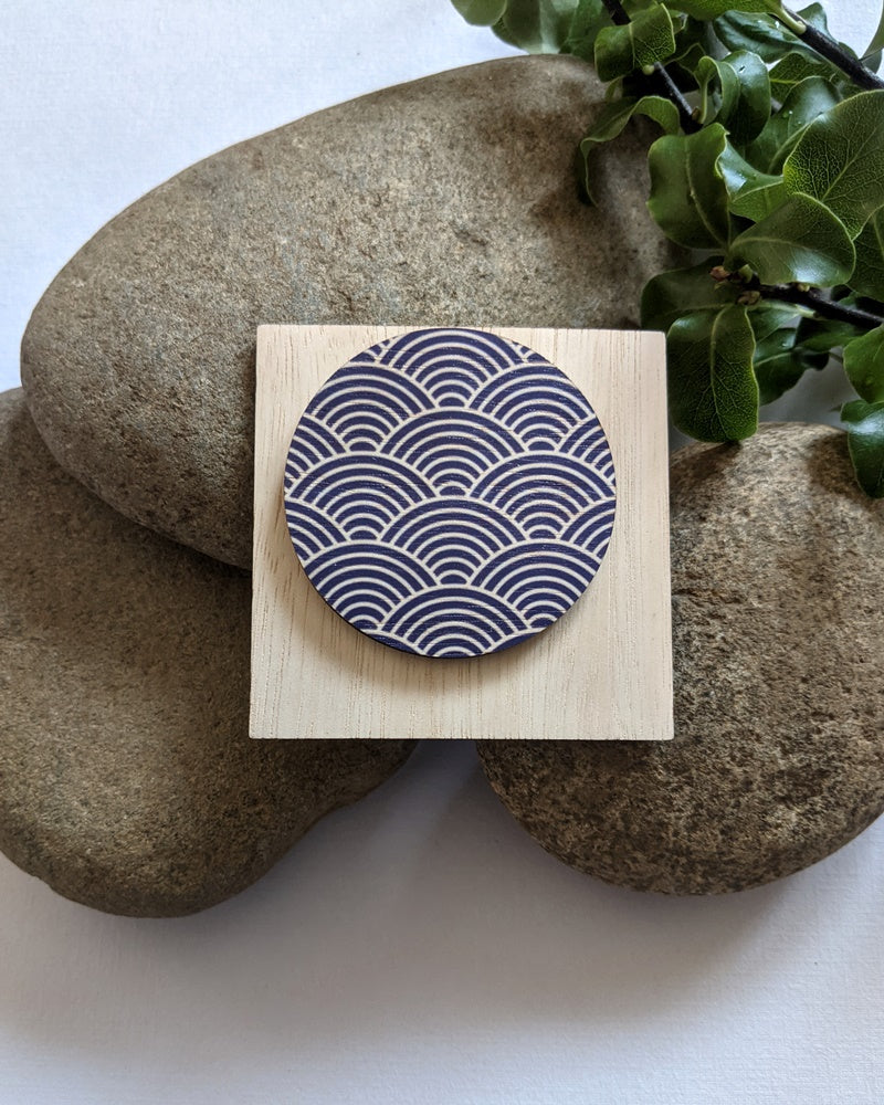 Japanese wave brooch